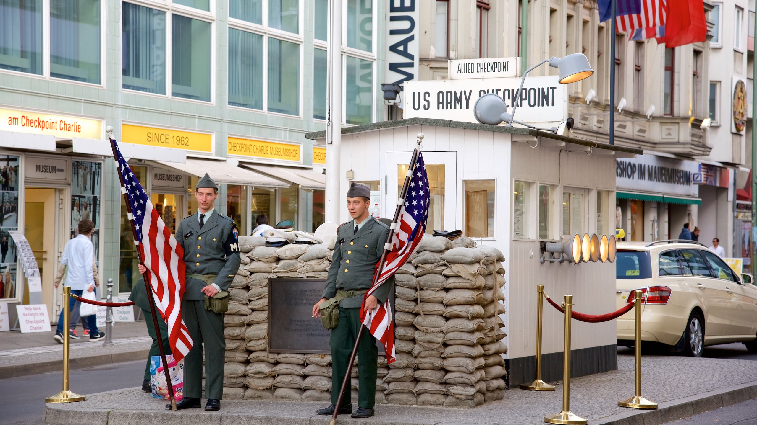 Checkpoint Charlie - Bild 1